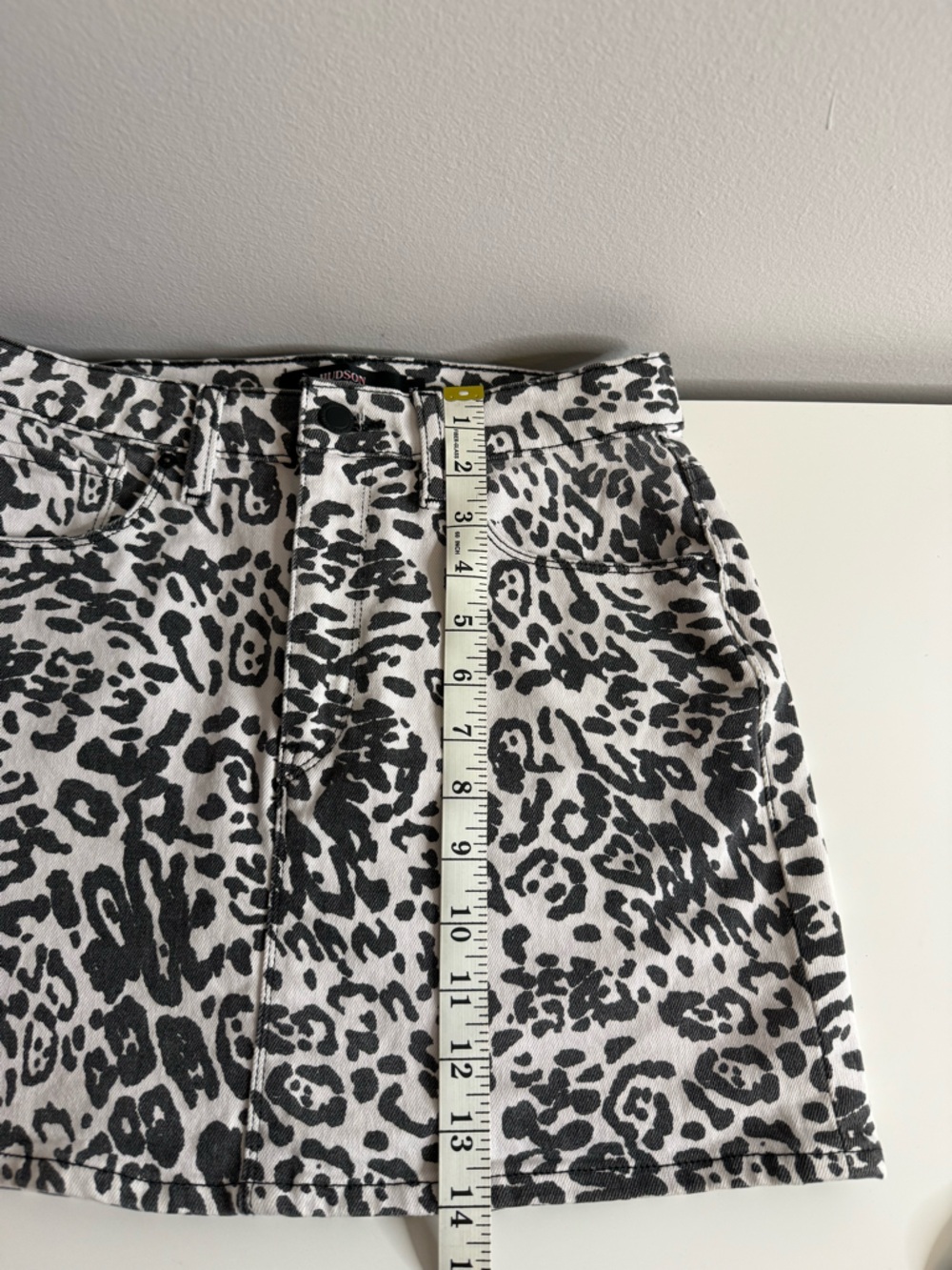 Hudson Jeans Viper Leopard-Print Mini Skirt Black White Size 27 - Picture 8 of 8